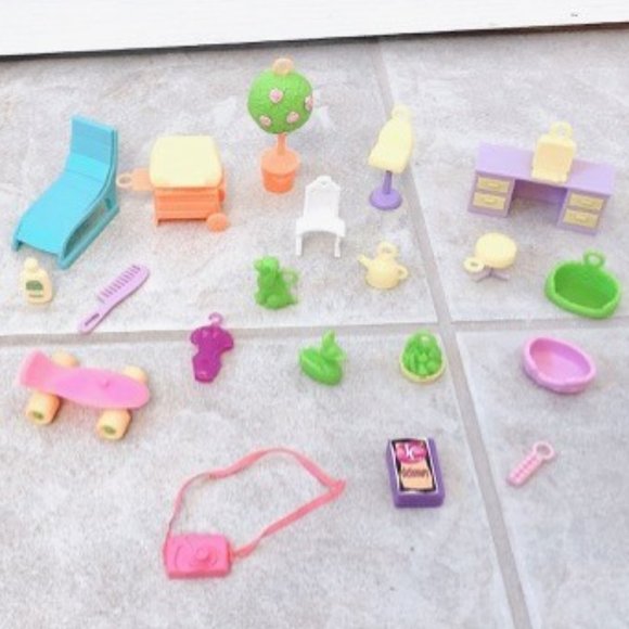 Vintage LIKE NEW Doll Accessories Furnitures - Picture 7 of 9